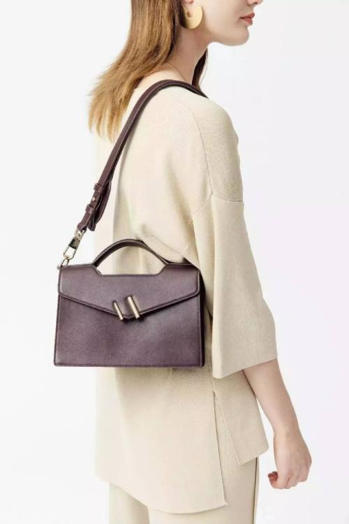 1000多的包包什么牌子,1000以内包包什么牌子性价比高