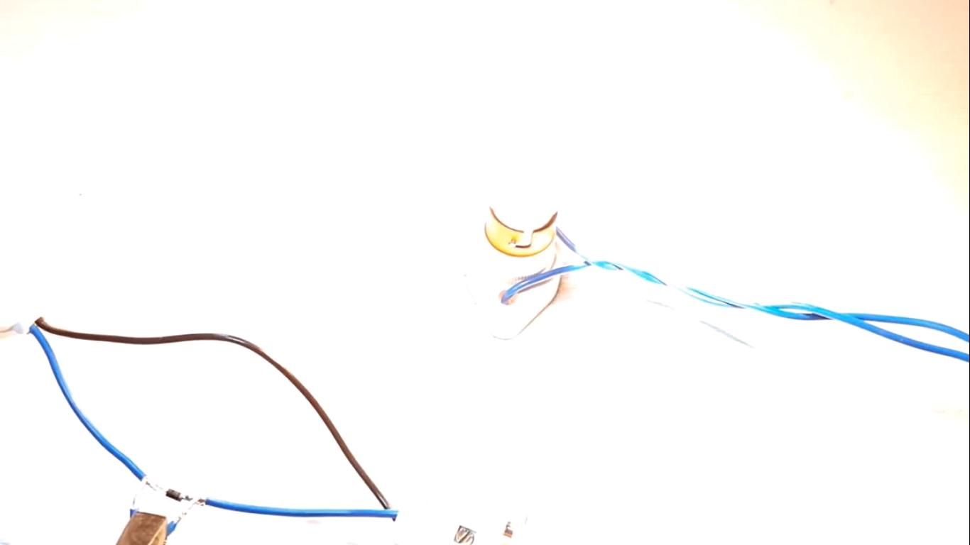 电容电阻二极管用万用表测量方法,怎么识别二极管在电路中起到作用