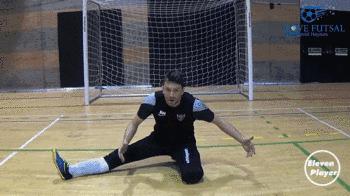 五人足球守门员新手入门,足球门将抓帽技巧