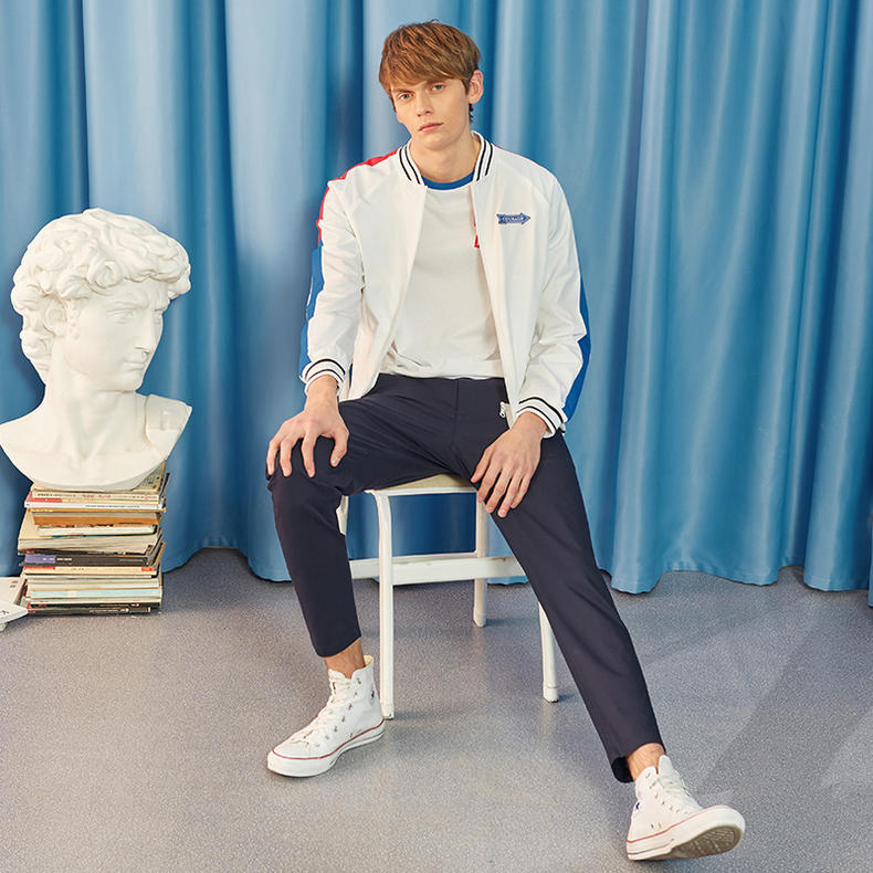 小脚牛仔裤帅气到爆,黑色小脚裤酷帅穿搭