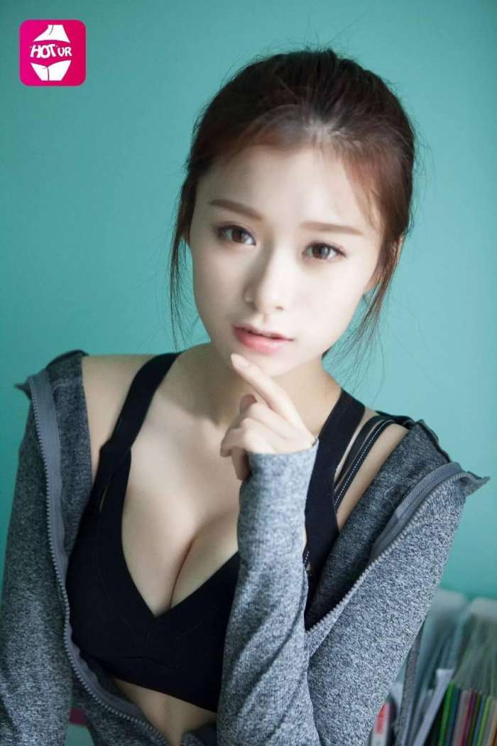 Hot女郎第一期——“邻家女神”菲菲