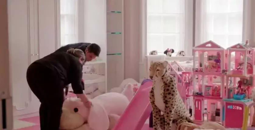 衣帽间比商场还大的亿万富豪，竟然跟我用同款？