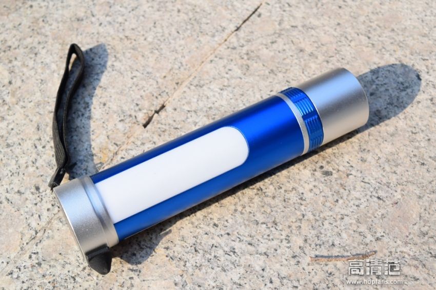 车载应急多功能手电筒,车用户外应急工具多功能手电筒