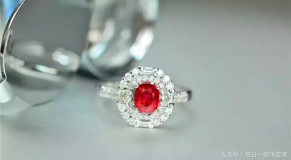 女人过了30这三种首饰不要戴,女人过了30岁必须投资的4样东西