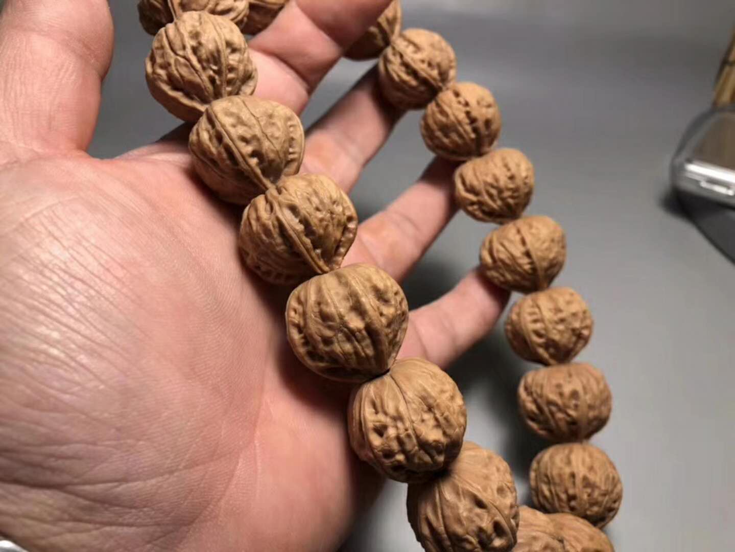 比较火的文玩核桃手串,不打底的文玩核桃手串
