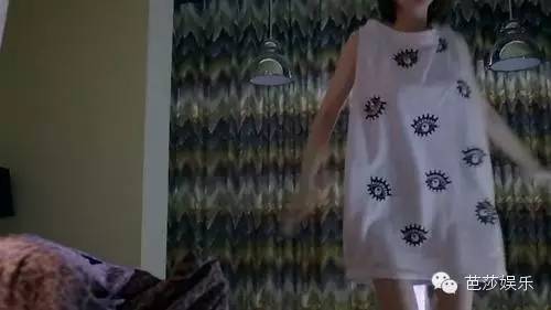 每日星范|曲筱绡一个包包挂件就要四五千，却依然爱几百块的设计师品牌，这样的白富美才是真女神！