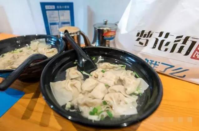 魔都最漂亮的公交,魔都最好吃的小吃一条街