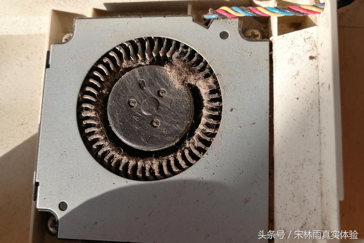 用了三年的荣耀立方路由器能有多脏，那就给他洗个澡吧！