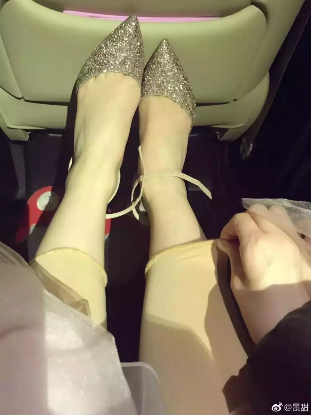 吴亦凡穿秋裤，鹿晗保温杯不离手，爱豆都这么佛系了吗？