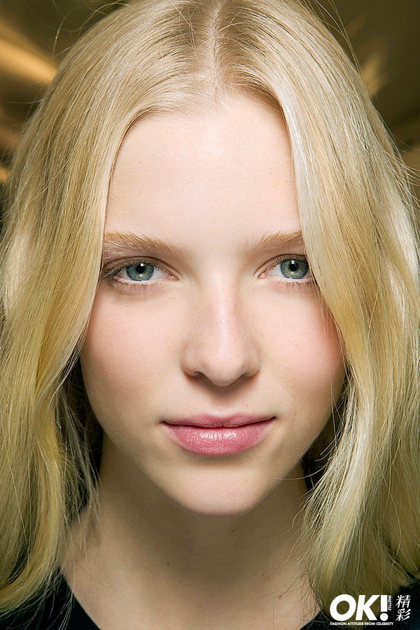 夏天怎样选择适合自己的粉底液 (阿玛尼权力粉底液适合夏天用吗)