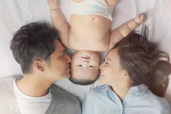 得知怀孕家人的反应,得知妻子怀孕后丈夫的反应