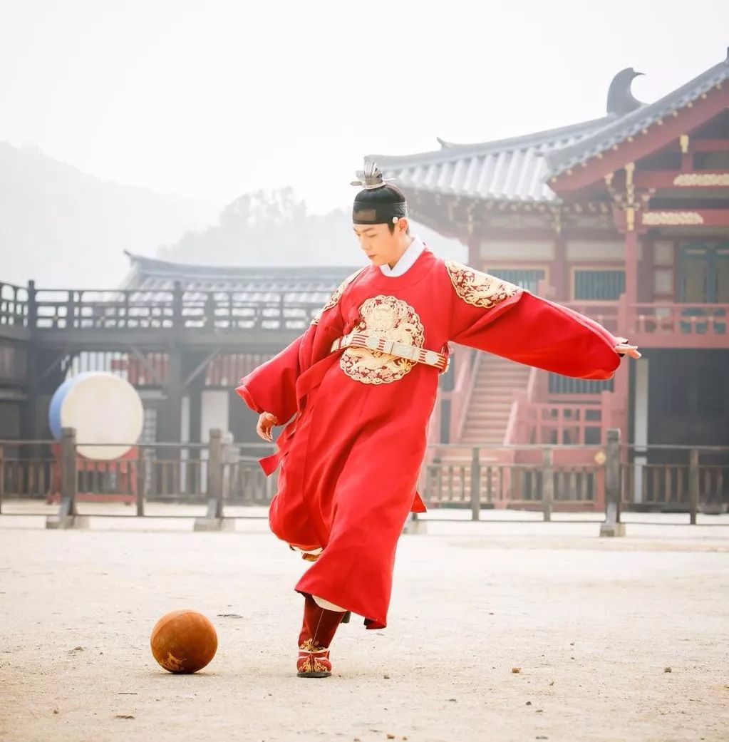 18岁落选JYP,医生认证为整容模板!演戏最好的不正经爱豆却靠吃播一炮而红?