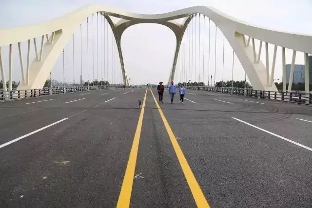 阔别一年的小清河焕然一新,时隔一年大变样