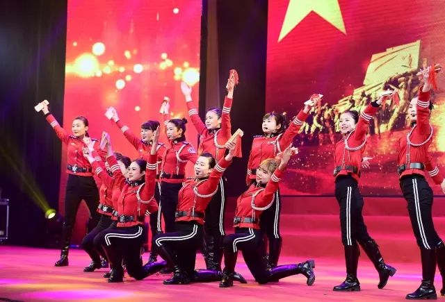 警察节目感动全场观众落泪,慰问演出感动