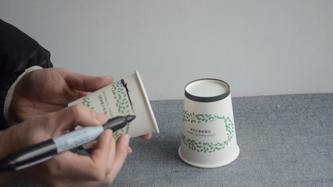 把一次性纸杯的底部戳个洞，解决了家家户户困扰的问题，赶紧试试