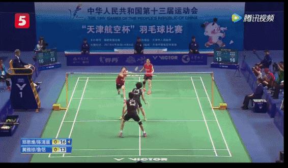 羽毛球的发球技巧与规则,羽毛球的发球正确方法与技巧