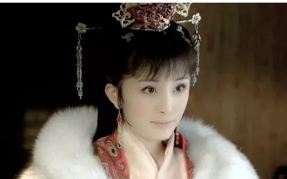 杨幂说熬夜要用多少钱的化妆品,杨幂用的护肤品品牌