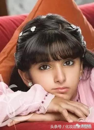 卷发公主头编发教程简单好看,编发教程温柔甜美女发型从头顶编