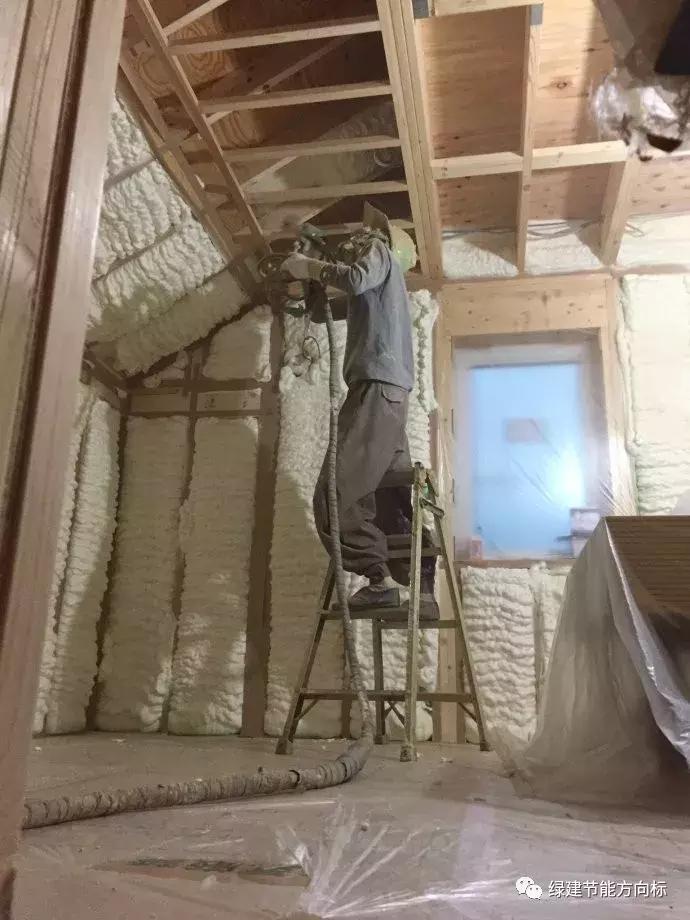 房间里特别冷而且很潮湿如何保温,顶楼冬天太冷怎么做保温