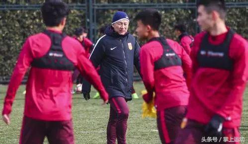 成耀东为什么要踢中乙,成耀东谈足球退步原因