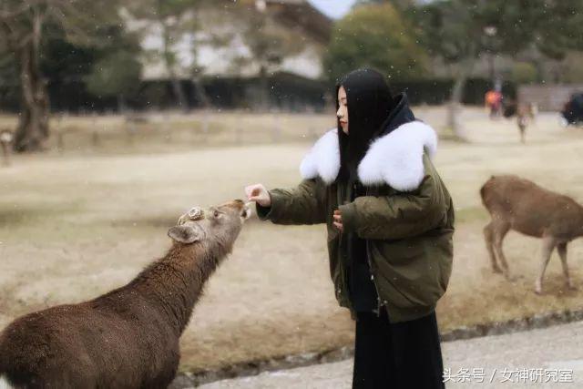 她是月光族又爱又恨的奢侈品商人，也是奢侈品的忠实粉丝