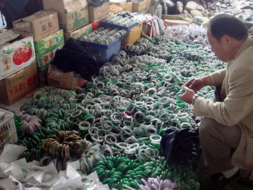 摆地摊卖的古董是真的吗,地摊上买的假古董专家鉴定是真的