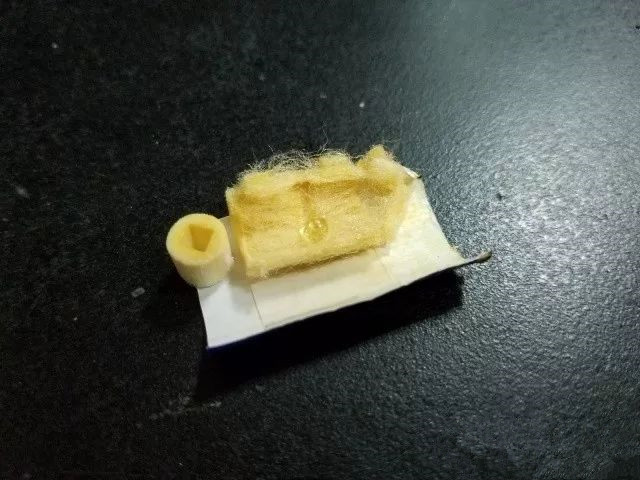 改版的芙蓉王,怎么把爆珠塞进去的?