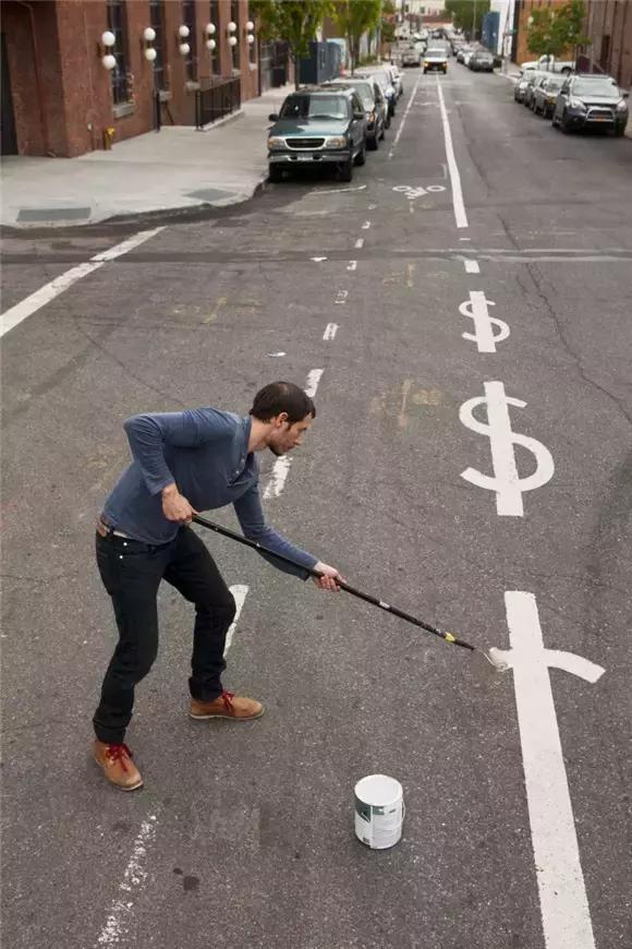 他把12个前女友都做成了高跟鞋？到底是真的假的