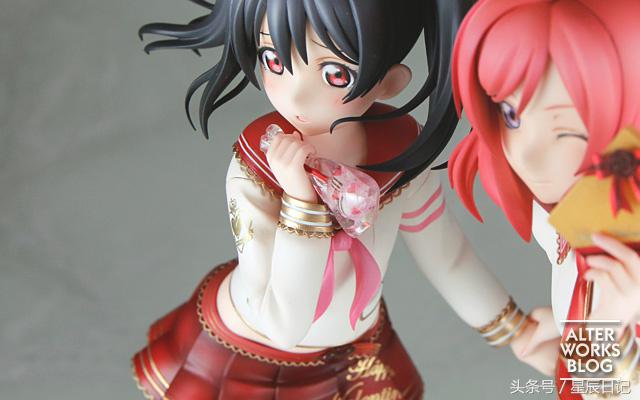 矢泽妮可和西木真姬情侣头像 (情人节矢泽妮可西木野真姬手办)