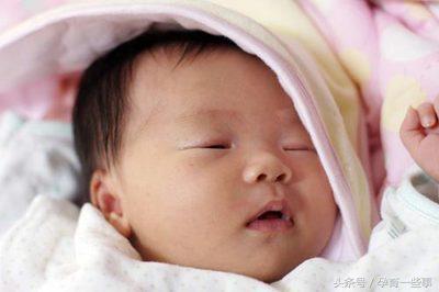 早产孩子为什么要袋鼠抱,早产儿袋鼠护理全过程