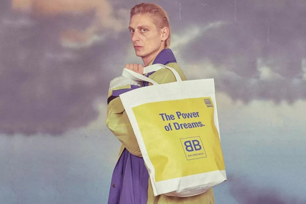 巴黎世家卖1万2的塑料袋,巴黎世家稀奇古怪的垃圾袋