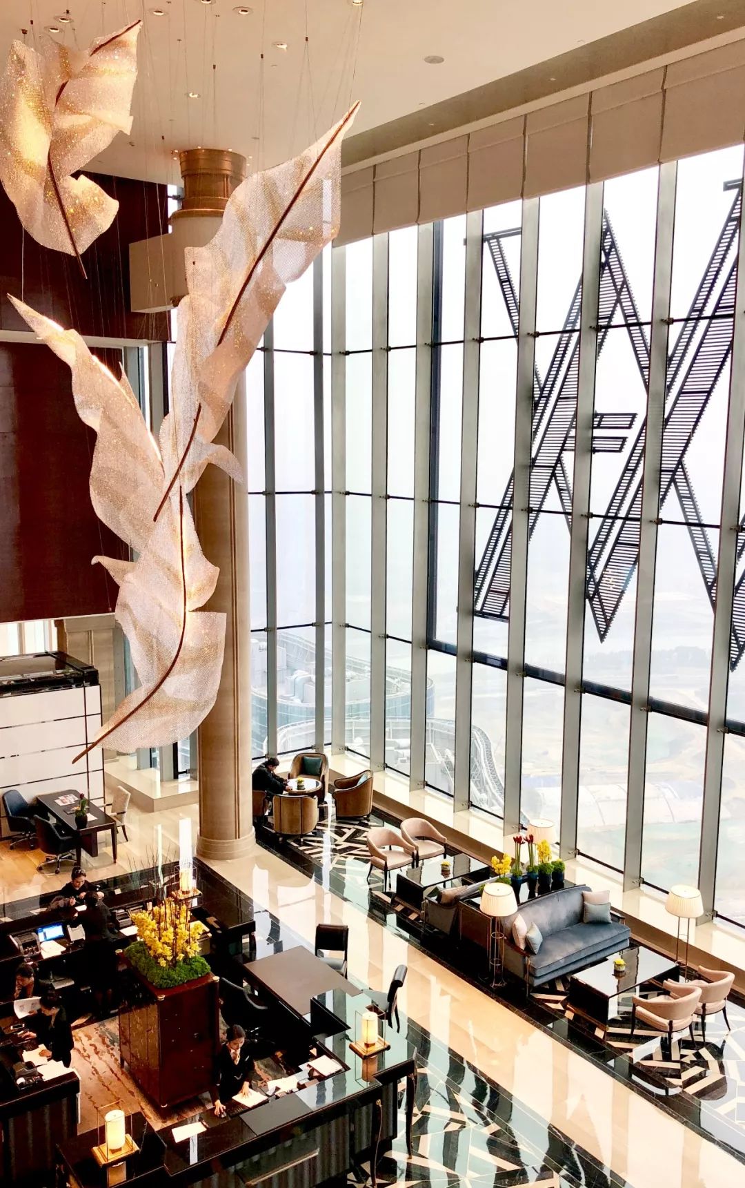 睡进220米高空上的云端酒店，玩转网红LINEFRIENDS乐园，新晋亲子游地标来袭！