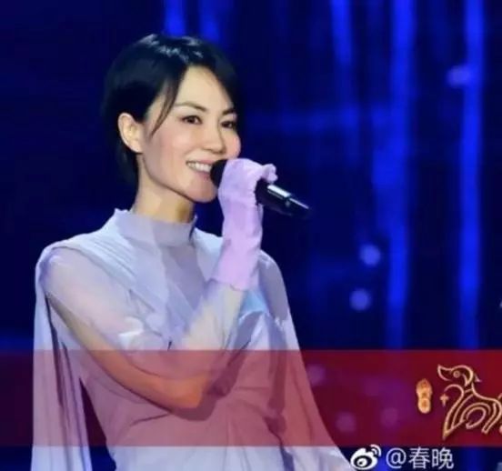 王菲谢霆锋甜蜜相处,王菲谢霆锋十指紧扣大秀恩爱