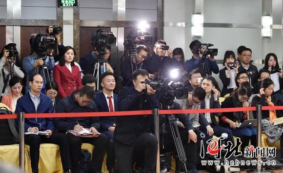 河北代表团采访,河北省代表团入场