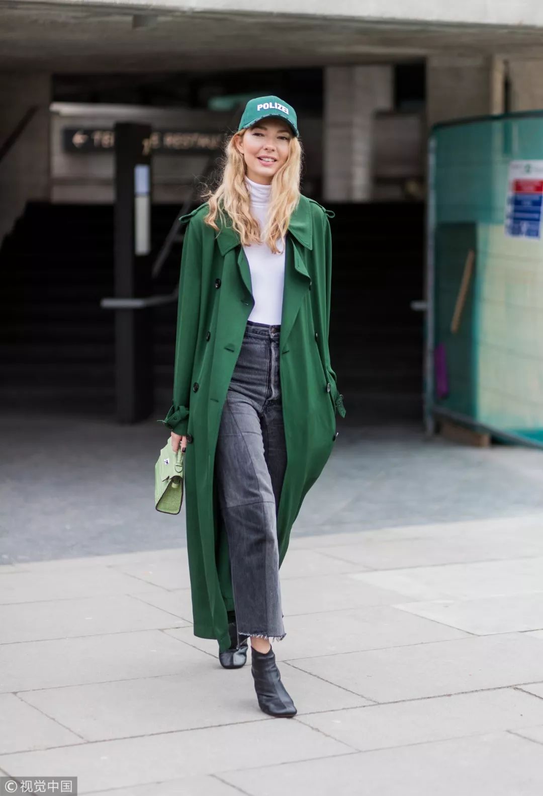 迪丽热巴宋茜西装look,热巴穿搭日常黑色棒球帽