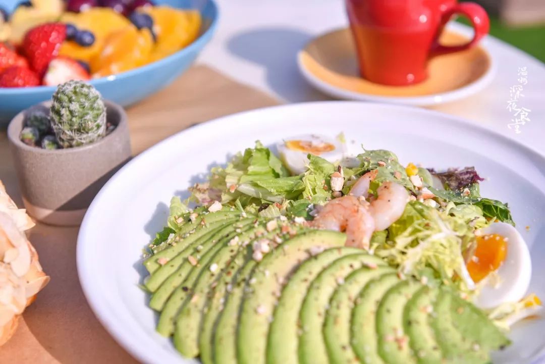 任性！温州海归美女辞职爆改破厂房，建露天解忧咖啡馆！