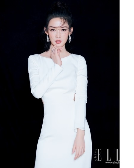 用ARTĒ点缀优雅与灵动李沁佩戴ARTĒ出席京东蝴蝶节“化蝶盛典”