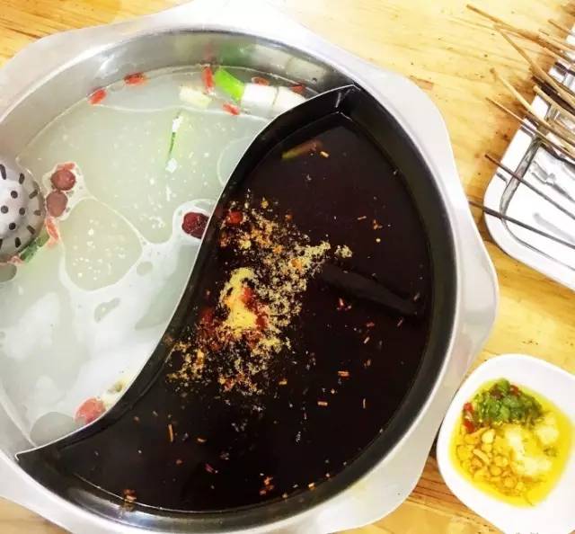 武汉一女学生拿着10块钱去买好吃的，竟然被。。。