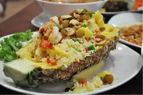 泰国普吉岛夜市小吃美食,泰国美食街边小吃跳跳虾