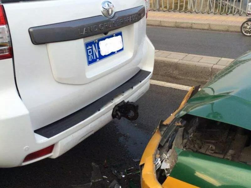 安装流氓钩后车追尾谁负责,装流氓钩被追尾