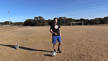 足球初学者教学接球,足球踢球正确姿势教学