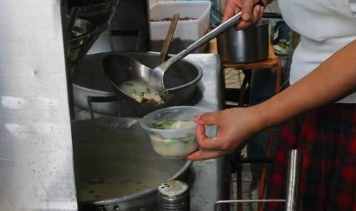 一碗牛杂能在夜市立足几十年,牛杂记忆深处的味道