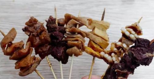 一碗牛杂能在夜市立足几十年,牛杂记忆深处的味道