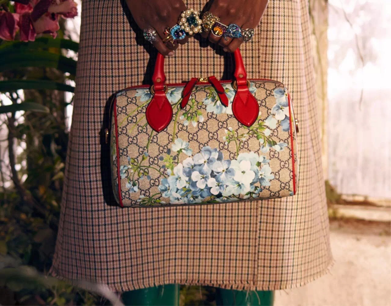 手袋何必猎奇，经典款拯救穿搭