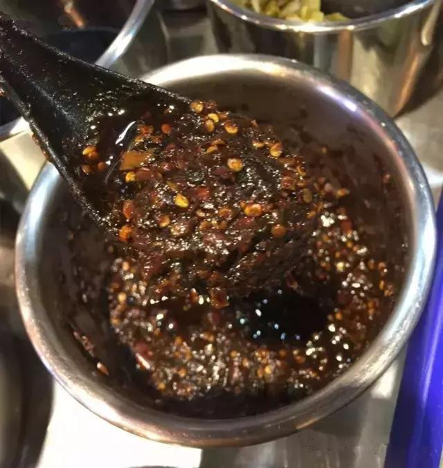 姑父的早餐店仅依赖这八款秘制米线配方，日接待量高达800人次