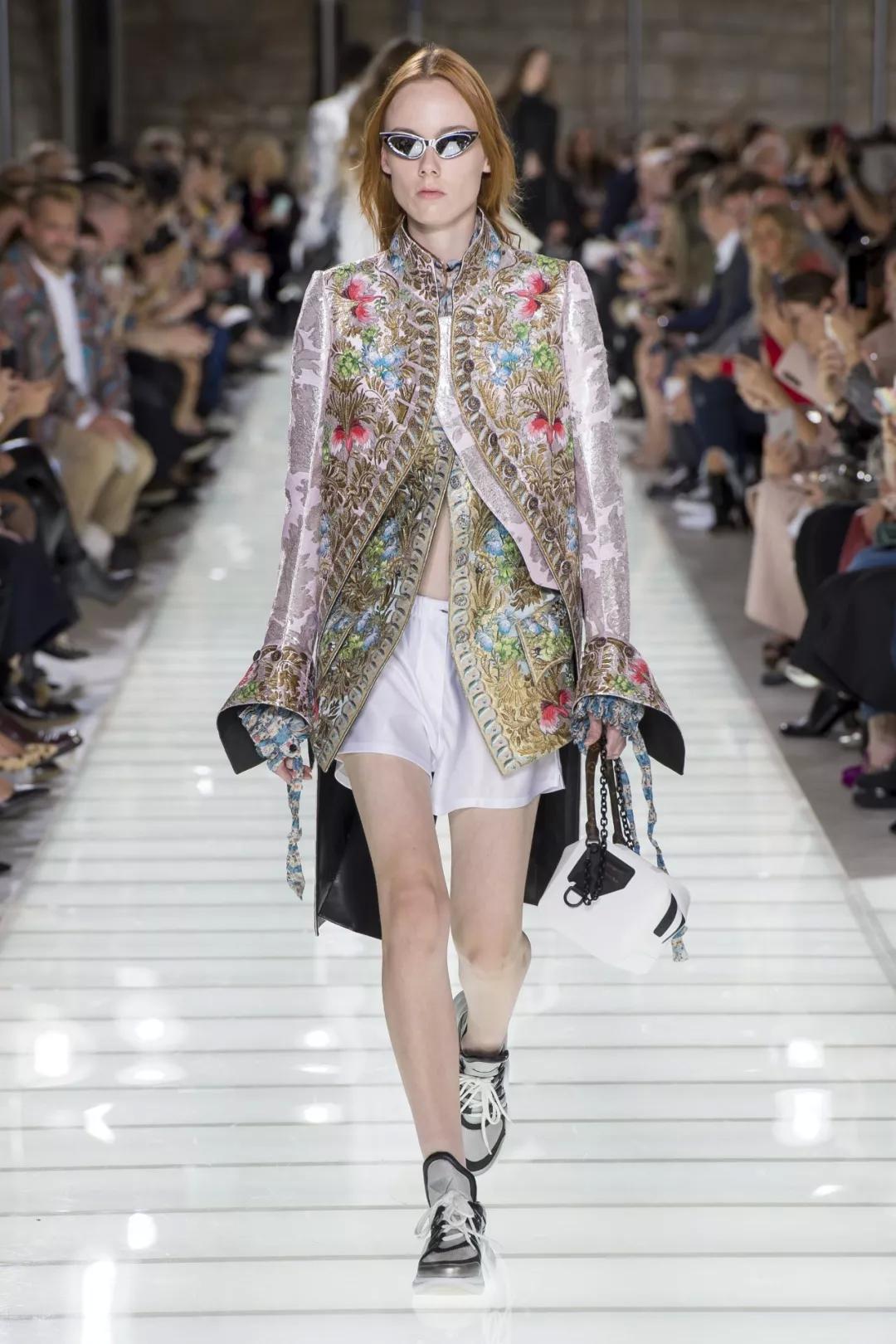 又好看又舒服的运动鞋,好看又便宜的运动鞋价格20元