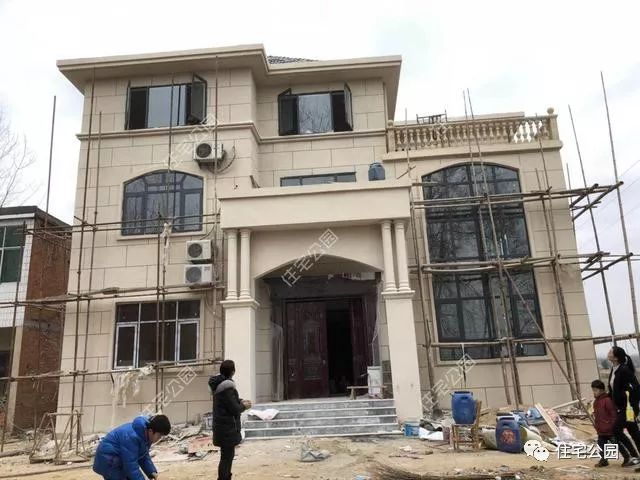 农村建房做真石漆的步骤,农村建房包工头不干了