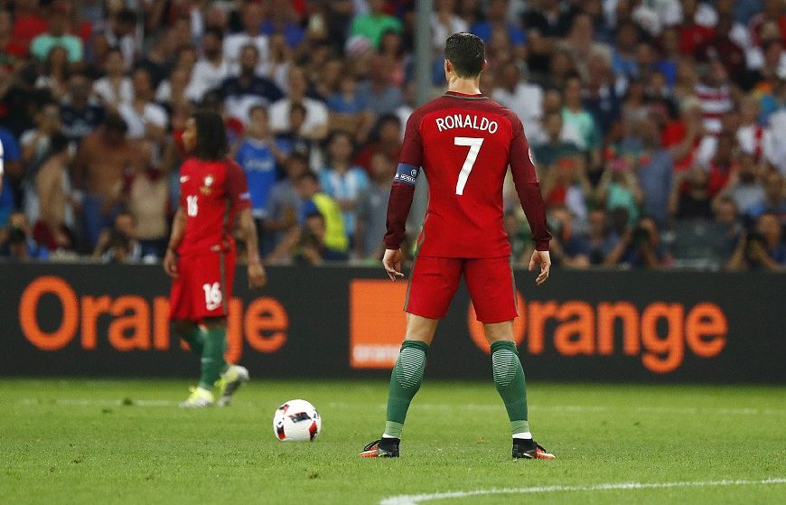 足球是一个球体还是一个圆,足球真的是圆的