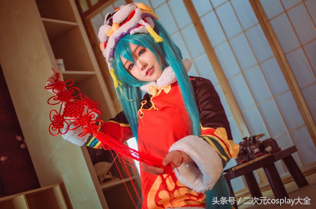 舞狮初音未来cos,初音未来cos原神校园表演