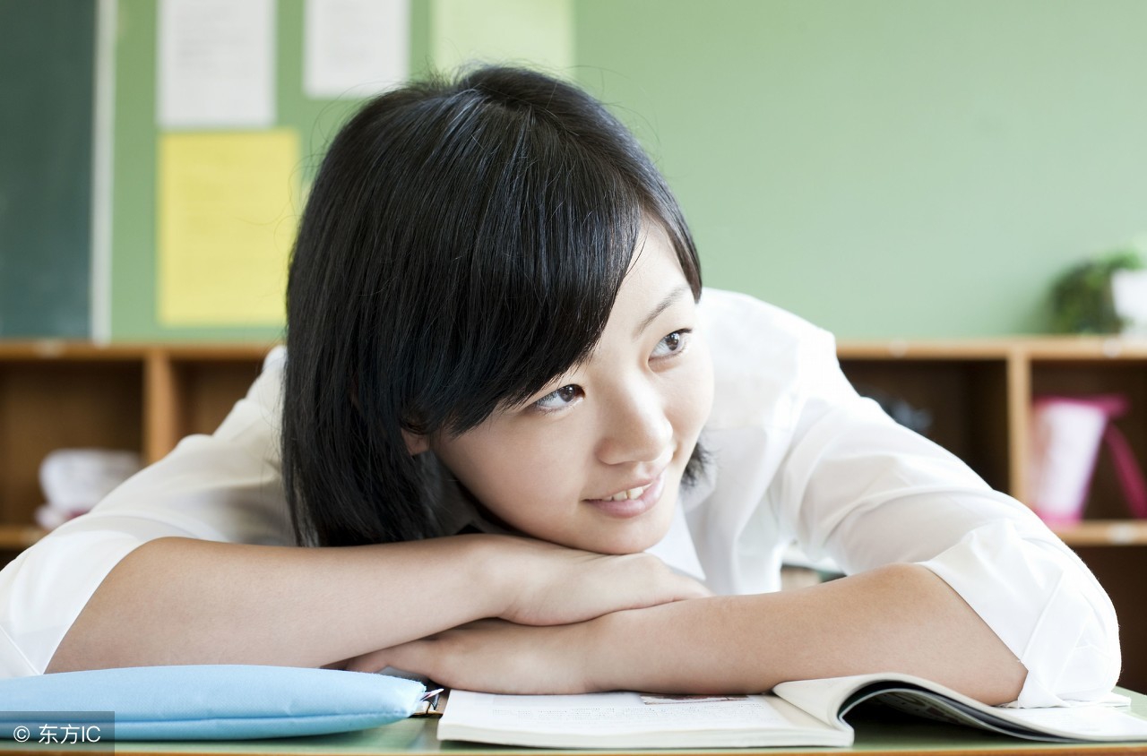 女孩子性格内向如何变得开朗,一个特别内向的女生怎么变开朗